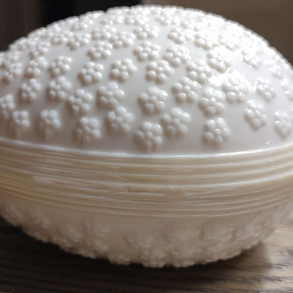 Belleek Irish Porcelain Embossed Daisy Egg Vintage - Picture 2 of 10